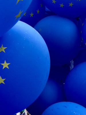Unia Europejska chce uczynić plastikowe karty płatnicze bezpieczniejszymi
