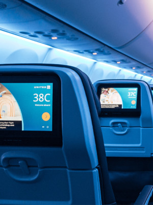 United Airlines wprowadza personalizowane reklamy na ekranach siedzeń pasażerów
