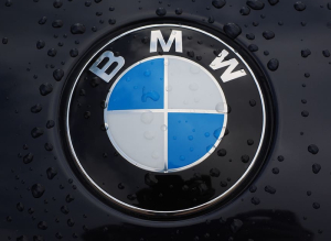 BMW wyświetla reklamy Spider-Mana na ekranach samochodów