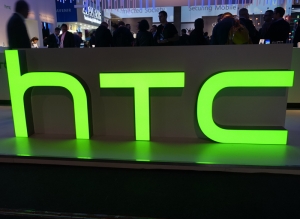 Wyciekły kolejne zdjęcia zegarka z Android Wear od HTC